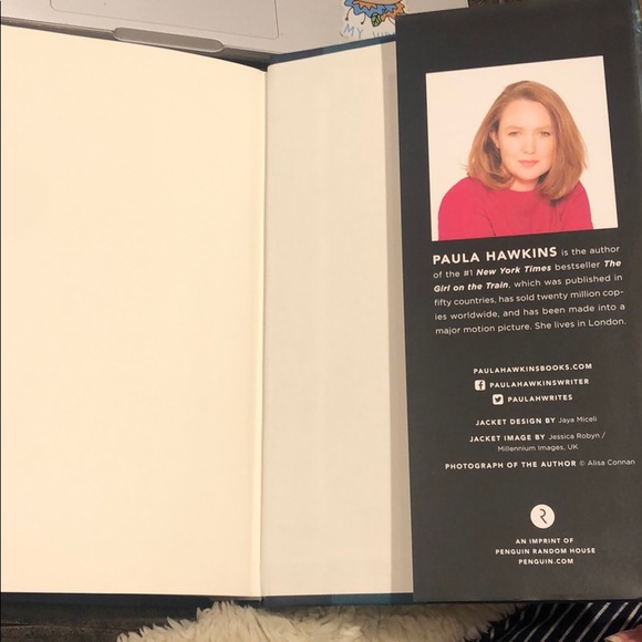 Into the Water by Paula Hawkins. - Picture 5 of 6